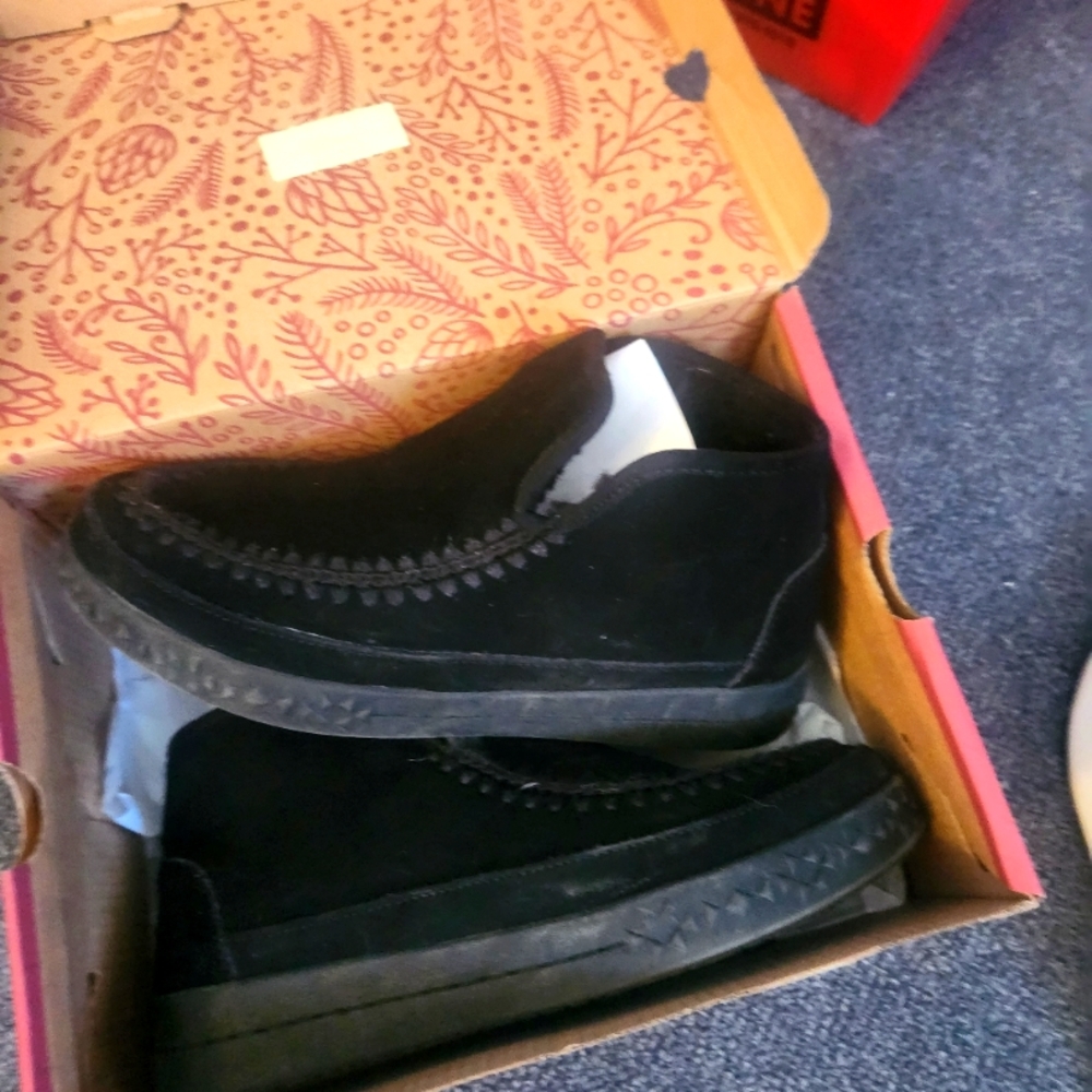 Mukluck shoes